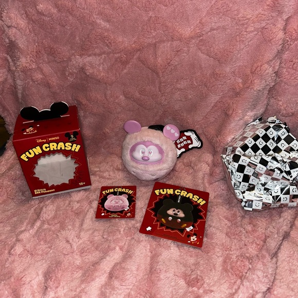 Disney Miniso Fun Crash Heart Mickey Box Pendant - Picture 3 of 9